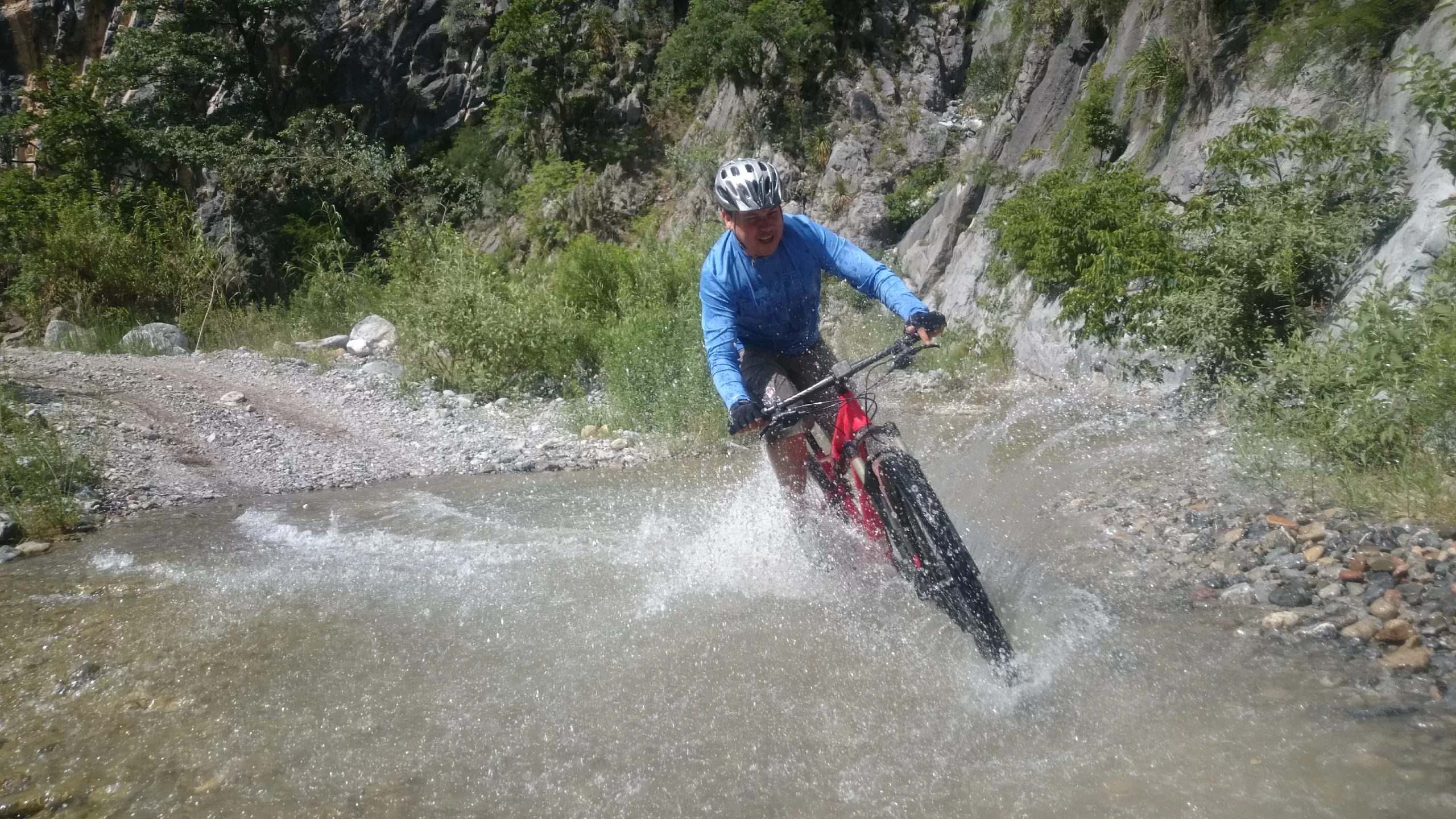 Ecoproparks. Persona realizando Ciclismo de Montaña.