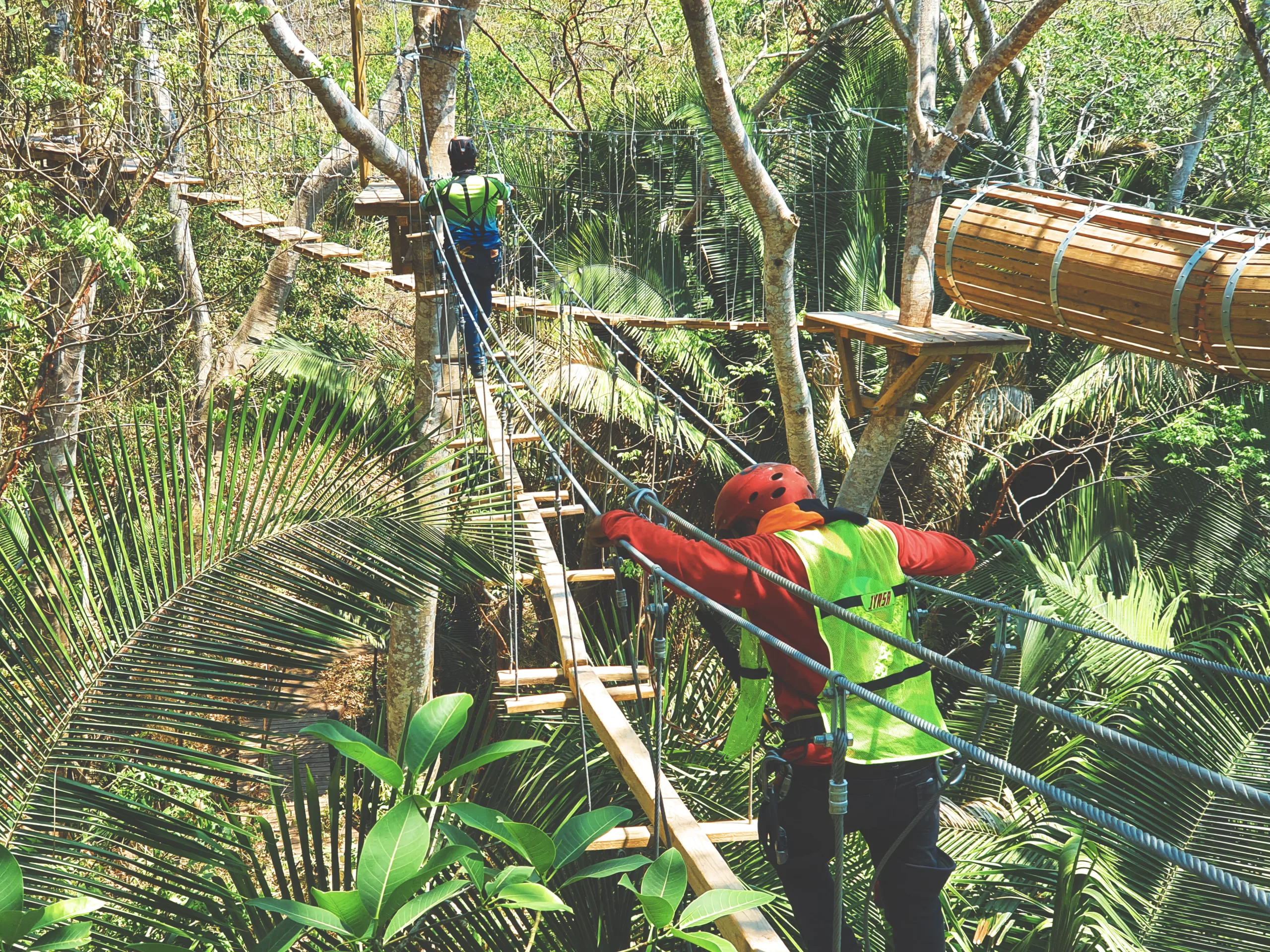 Ecoproparks. Slider 3 Acro mandarina3.