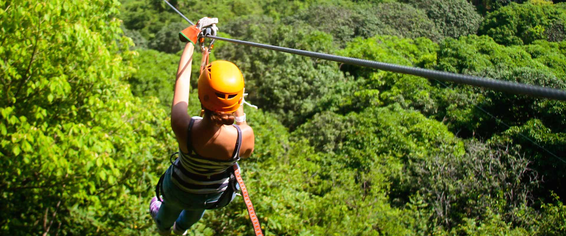 Ecoproparks. Persona usando tiloresa.